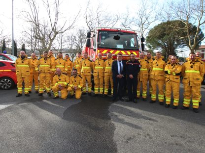 Le président du conseil d'administration du SDIS 31 accompagné des sapeurs-pompiers lors du stage FDF avec les nouvelle tenue FDFEN.