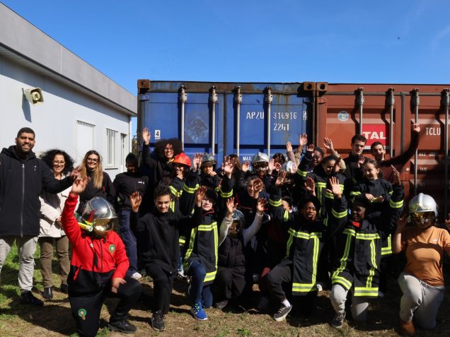 Groupe d'élève avec les engagés de service civique du SDIS 31 lors des journées de sensibilisation.